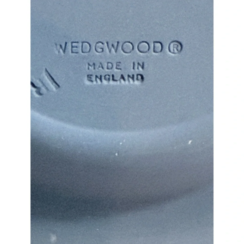 Wedgwood Collectors Society Blue/White Jasperware Relief Portrait Plate 4 1/2 in